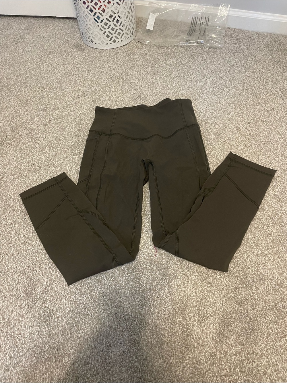 Lululemon Speed Up Tight in Dark Olive Size 6 Luxstreme Fabric